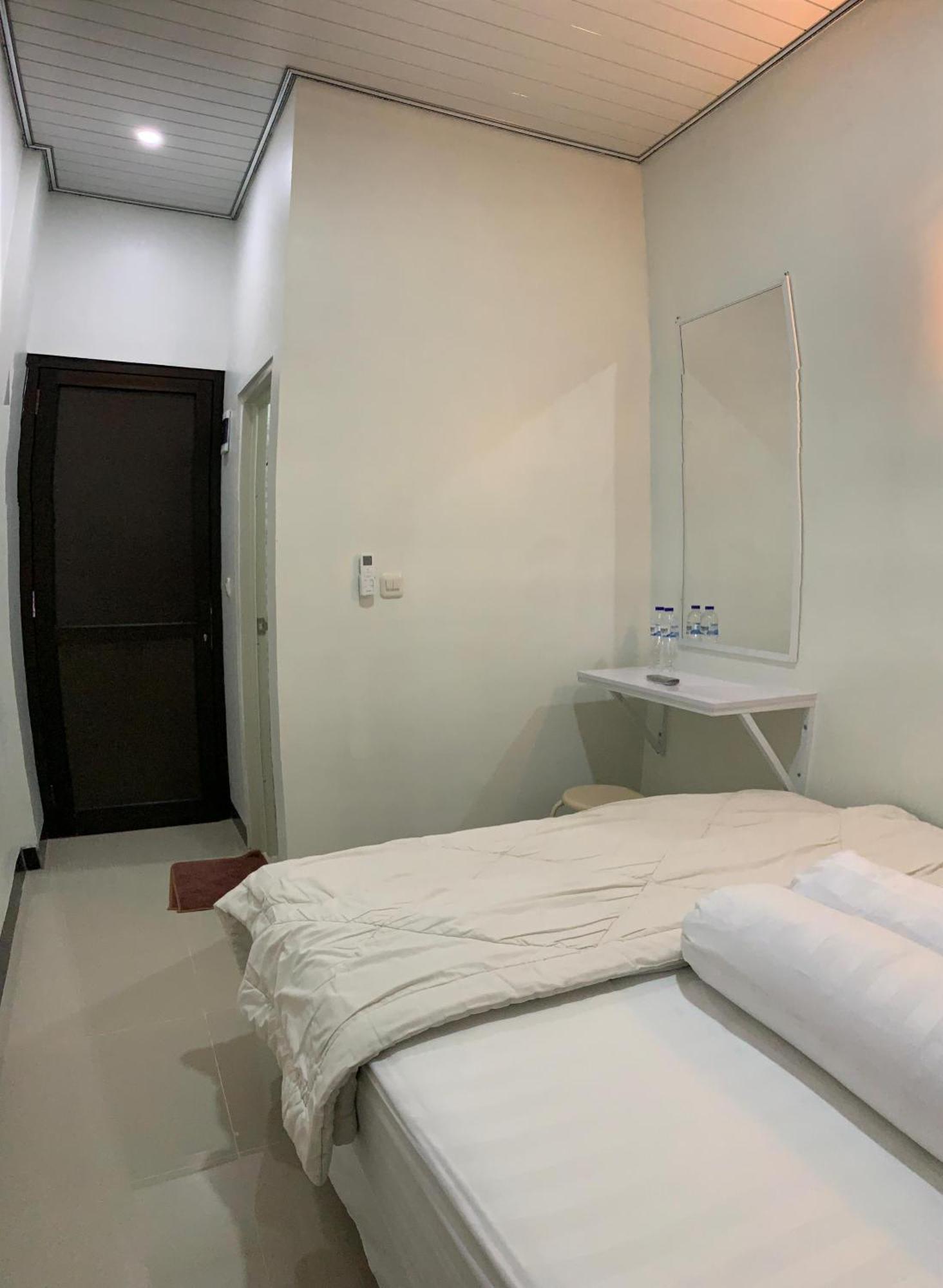 Kusuma Raya Guest House Srondolwetan Экстерьер фото
