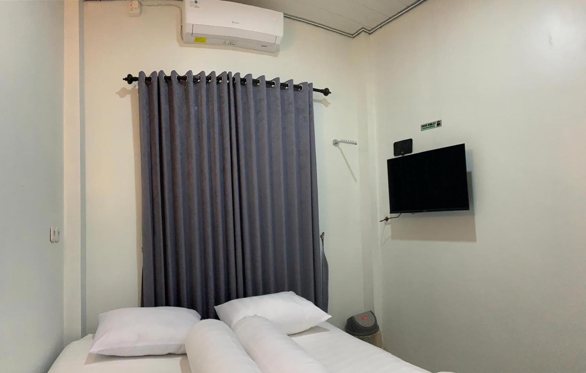 Kusuma Raya Guest House Srondolwetan Экстерьер фото